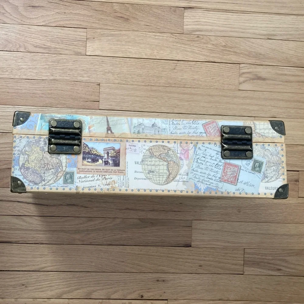 “Punch Studio Kirshner Decorative Arts ” Paris Postcards Paperboard Suitcase